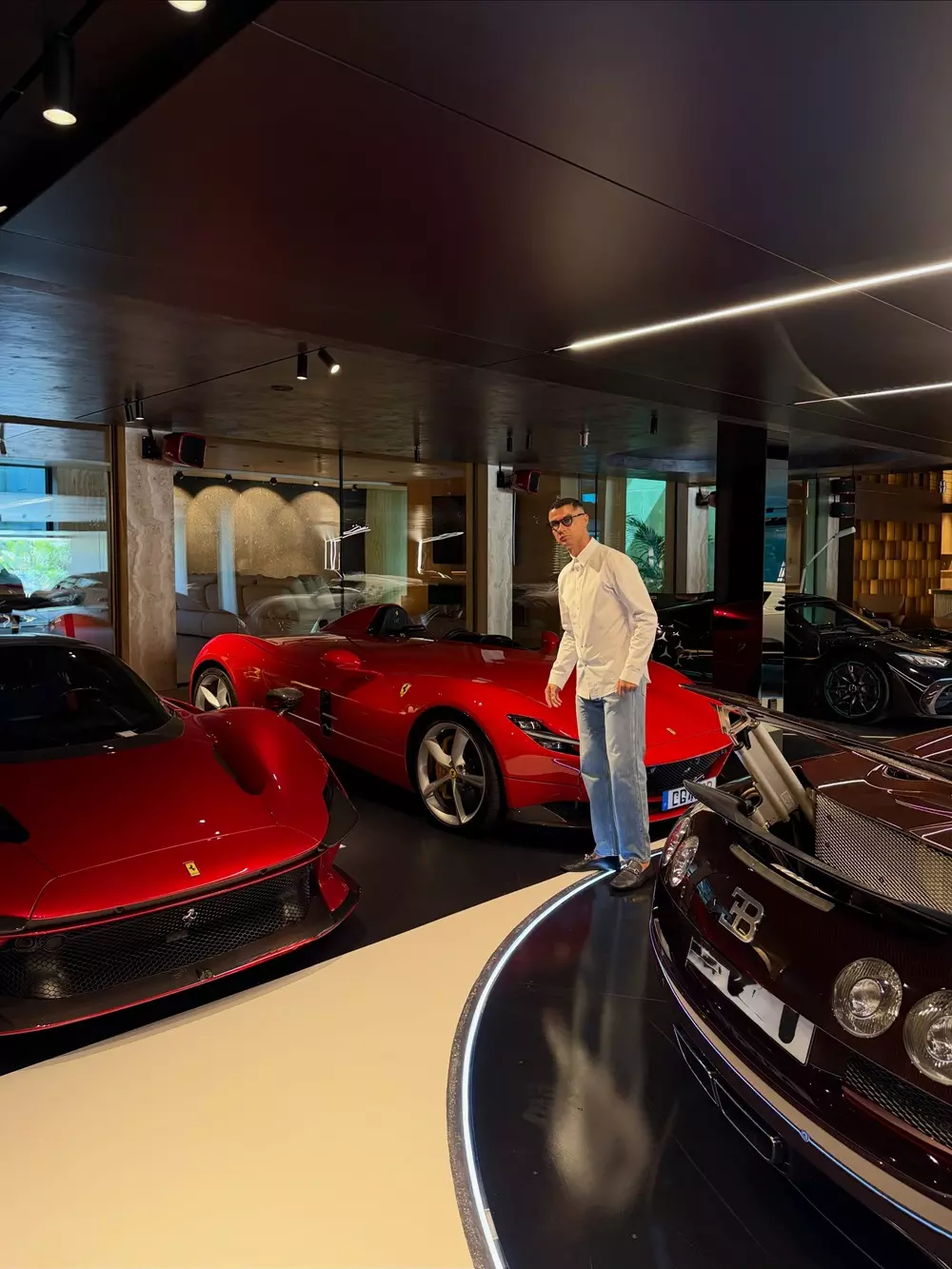 cristiano-ronaldo-3-b1db Cristiano Ronaldo còn sở hữu McLaren Speedtail, McLaren Senna và Mercedes-AMG One