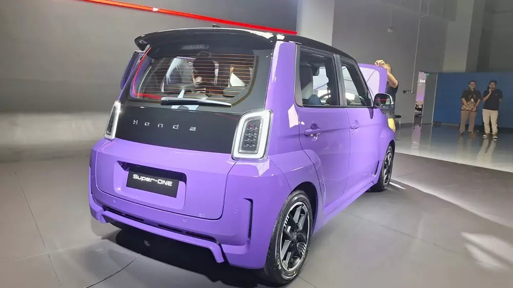 honda-super-one-2-da70 Honda Super-One sở hữu màu sơn tím ấn tượng