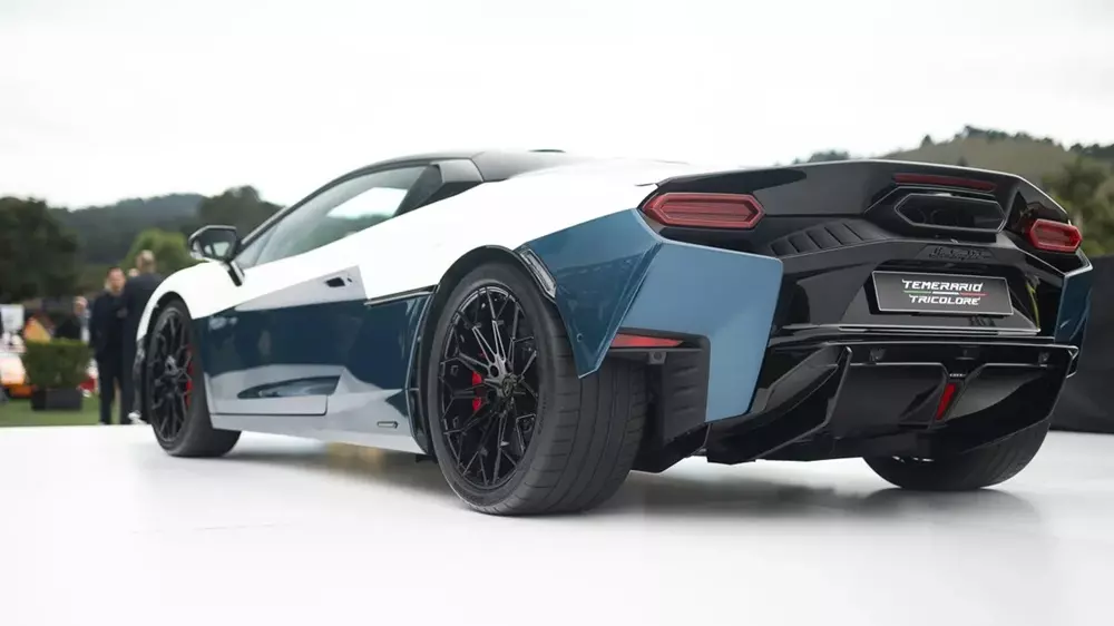 Siêu xe Lamborghini Tricolore trở lại sau 15 năm vắng bóng với sức mạnh gần gấp đôi - Ảnh 3.