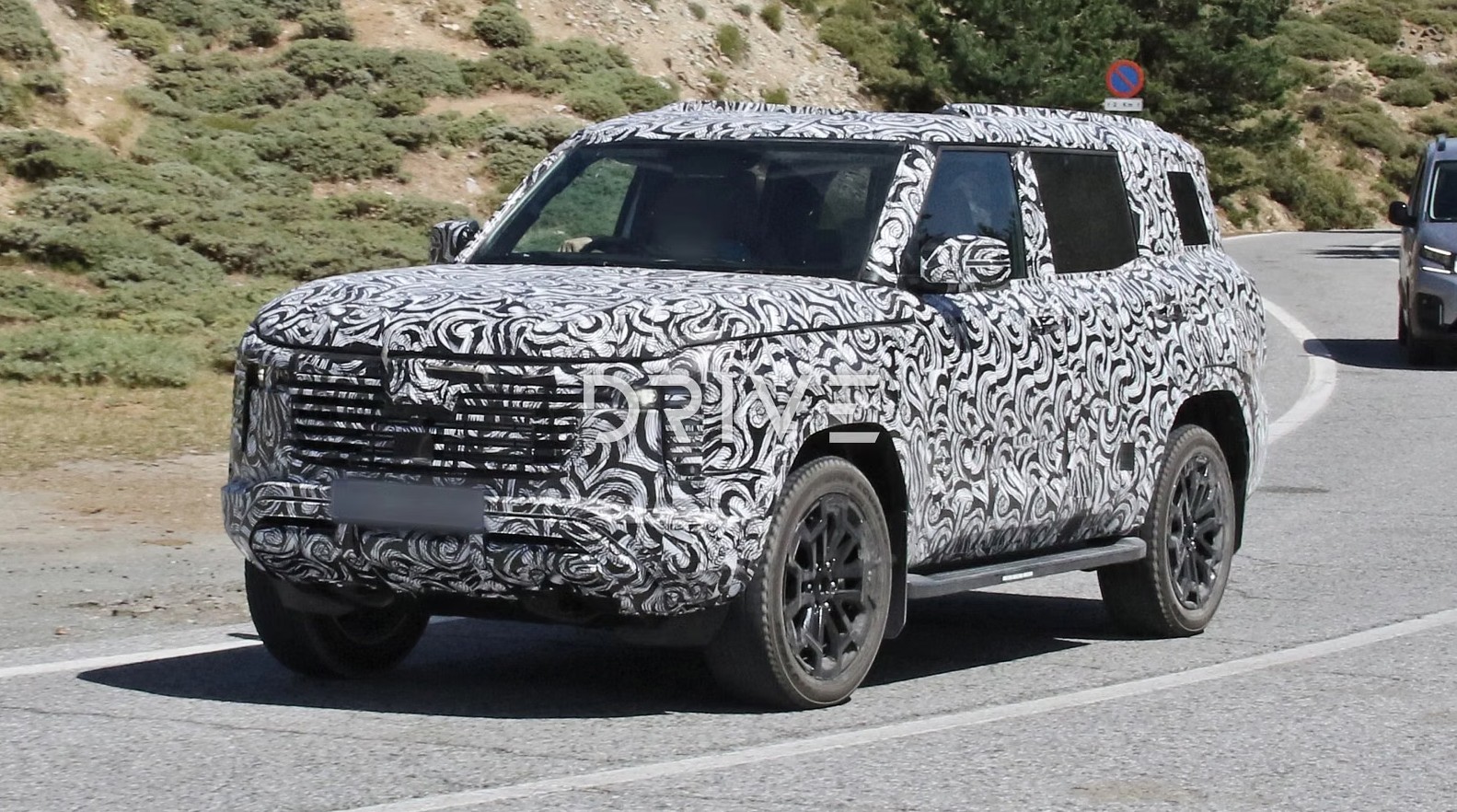 Mitsubishi Pajero 2027 A3.jpg