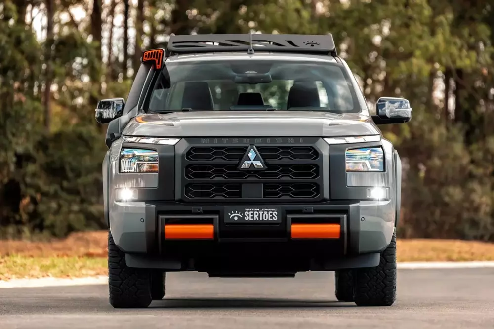Ra mắt Mitsubishi Triton cứng cáp nhất từ trước đến nay với màu sơn xám xi-măng, giá không rẻ - Ảnh 4.