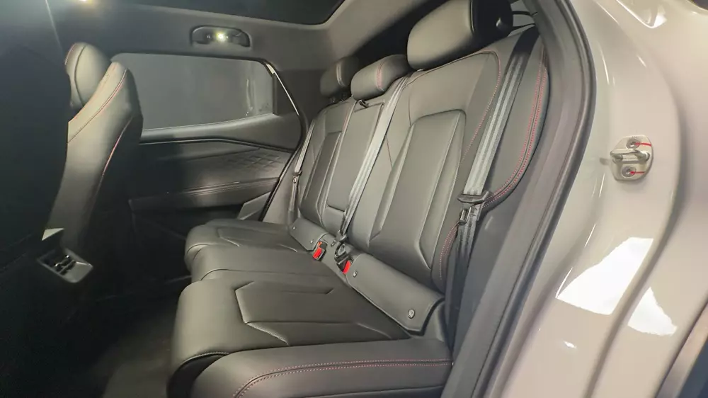 omoda-4-ev-13-cc67 Hàng ghế sau của Omoda 4 EV