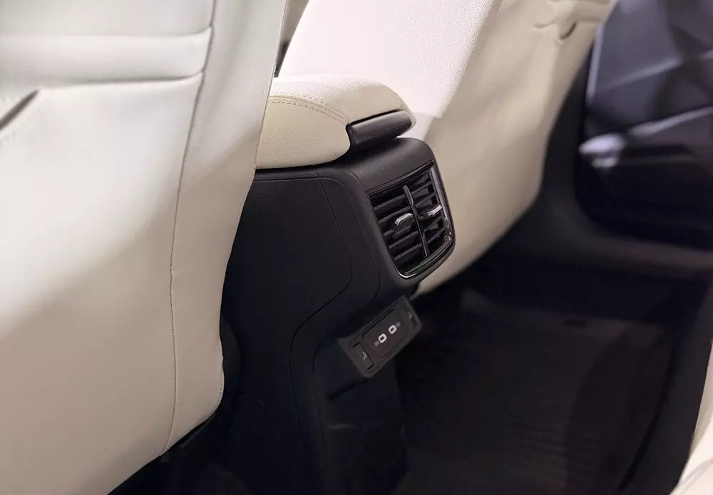 skoda-slavia-2027-14-8009 Sedan giá rẻ đang bán ở Việt Nam Skoda Slavia ra mắt phiên bản mới với thiết kế và trang bị nâng cấp - Ảnh 10.