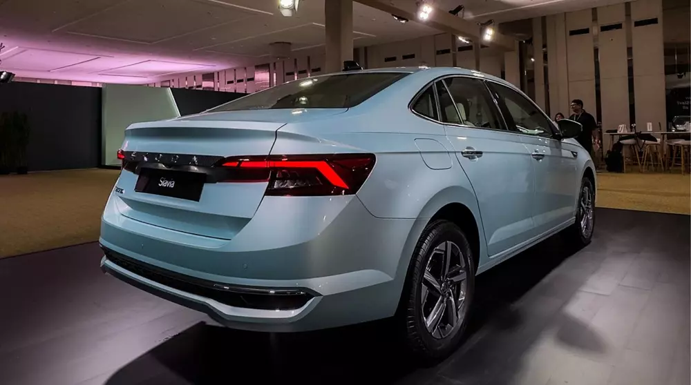 skoda-slavia-2027-5-40a9 Sedan giá rẻ đang bán ở Việt Nam Skoda Slavia ra mắt phiên bản mới với thiết kế và trang bị nâng cấp - Ảnh 5.
