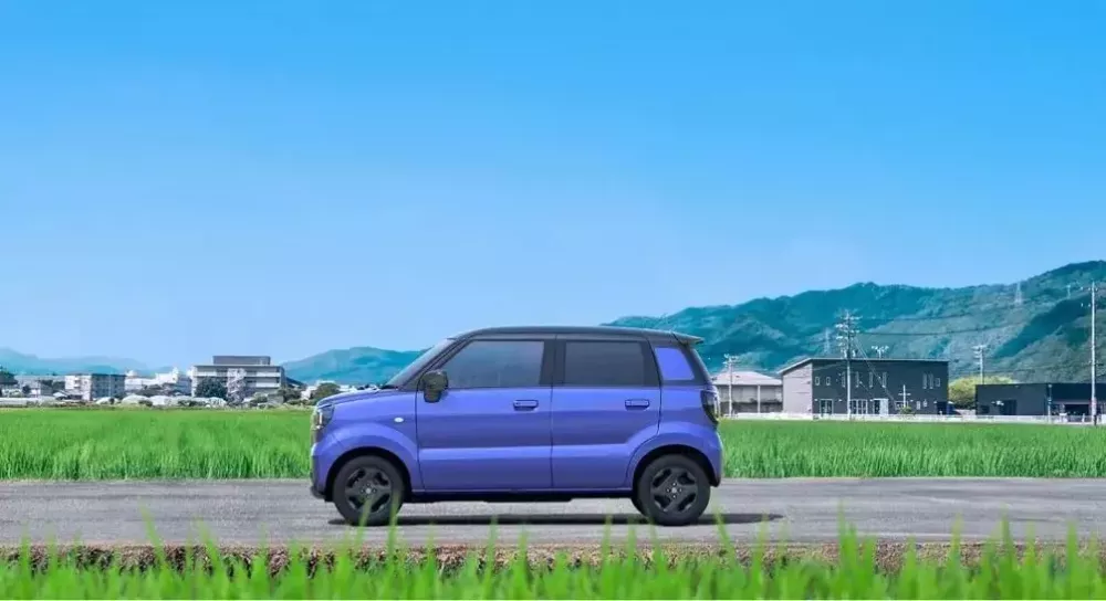 suzuki-e-sky-6-1e7d Xe điện mới của Suzuki có thể di chuyển 310 km với bộ pin cực nhỏ - Ảnh 4.