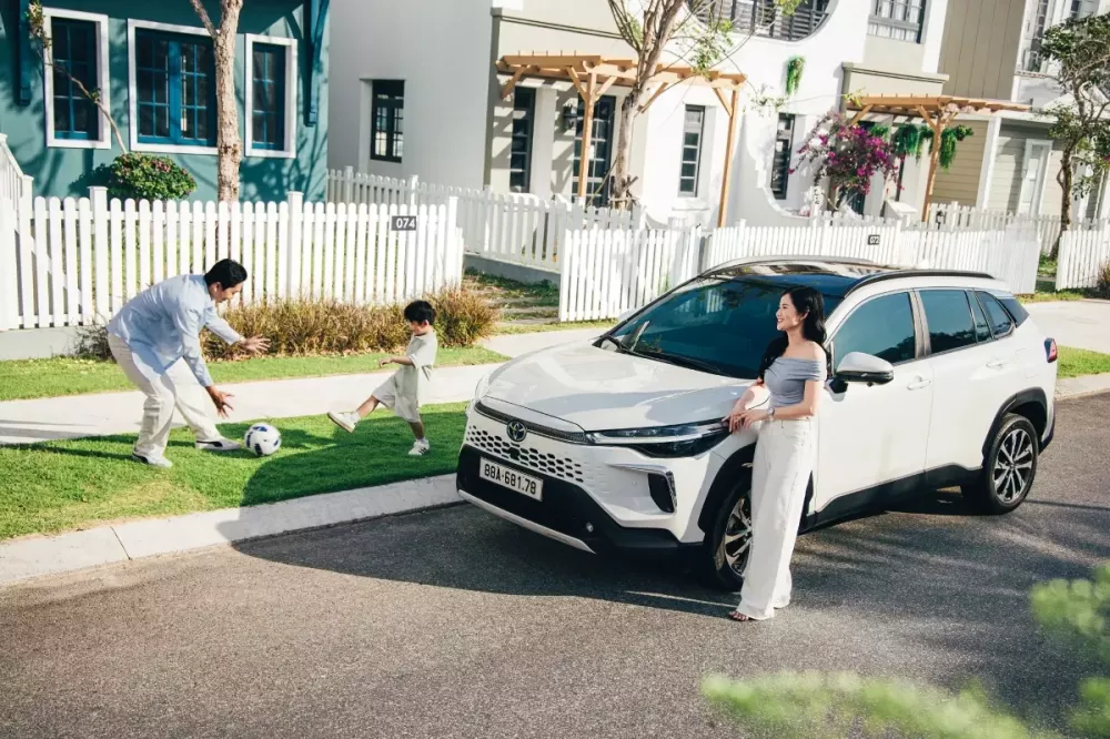 toyota-corolla-cross-1-e840 Chỉ 3,6 lít xăng/100km, mẫu CUV gầm cao này đang được khách hàng Việt săn đón vì tiết kiệm và hiệu quả- Ảnh 1.