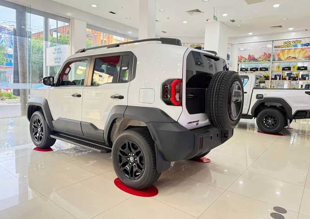 Toyota Land Cruiser FJ mang trên mình thiết kế vuông vức và thực dụng