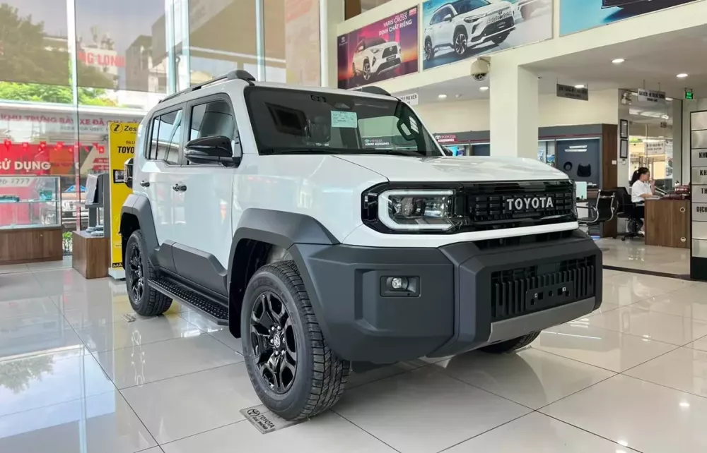 Khan hàng tại đại lý, Toyota Land Cruiser FJ bị bán bia kèm lạc tới 50 triệu đồng