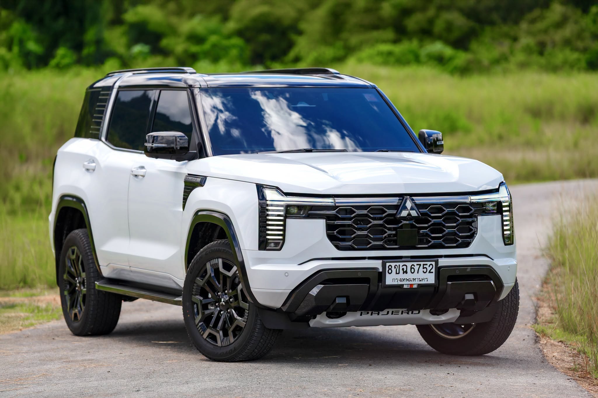2027 Mitsubishi Pajero.jpg 2027 Mitsubishi Pajero.jpg