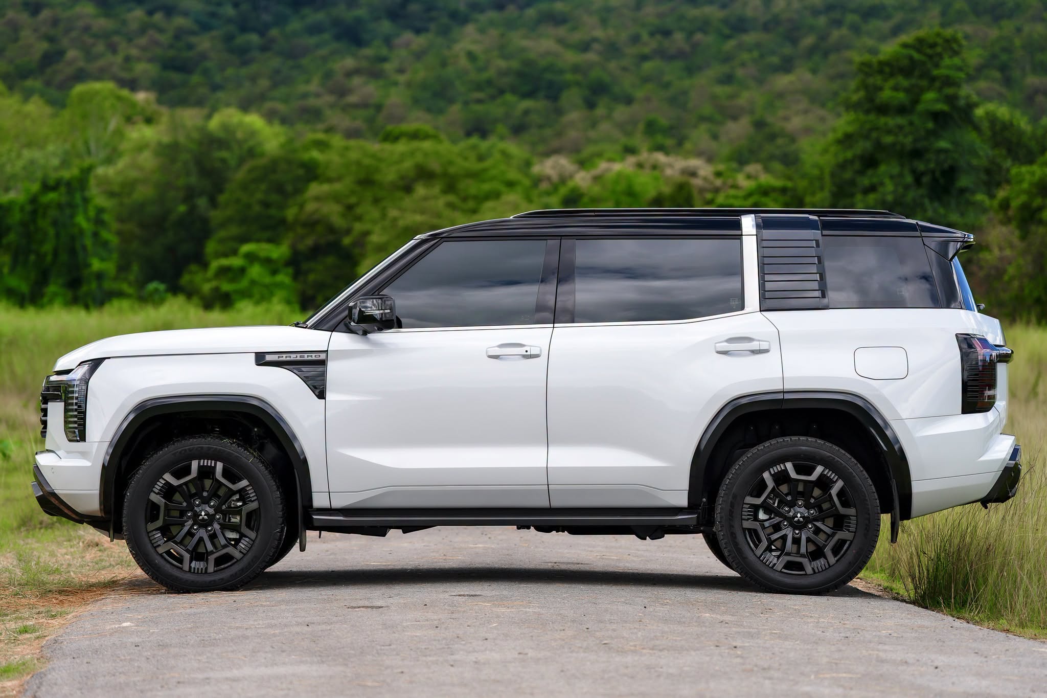 2027 Mitsubishi Pajero 8.jpg 2027 Mitsubishi Pajero 8.jpg