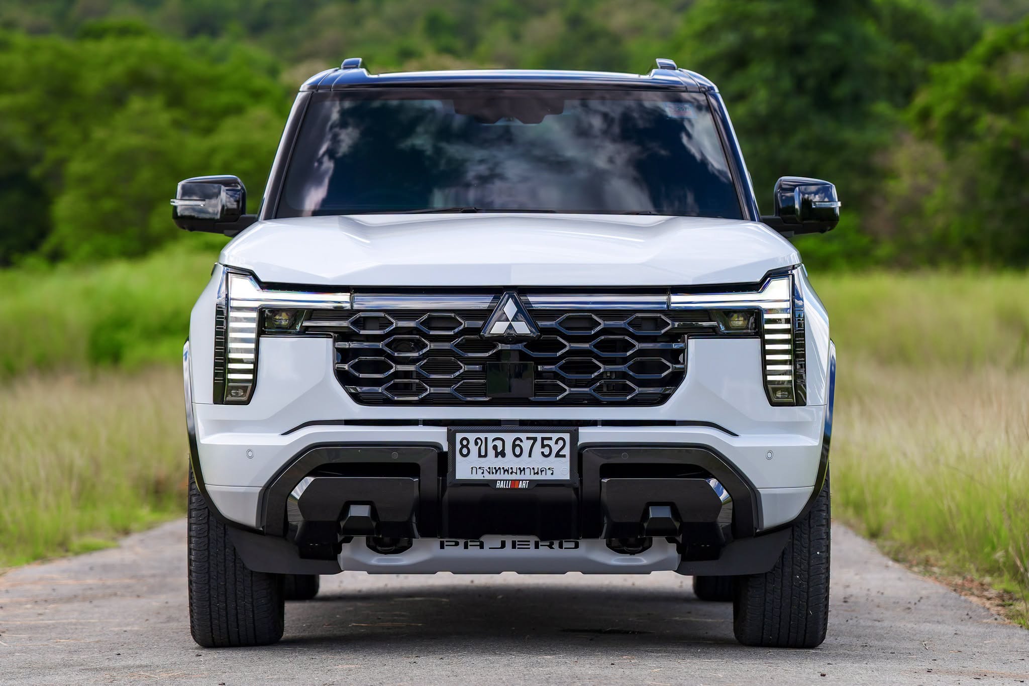 2027 Mitsubishi Pajero 6.jpg 2027 Mitsubishi Pajero 6.jpg