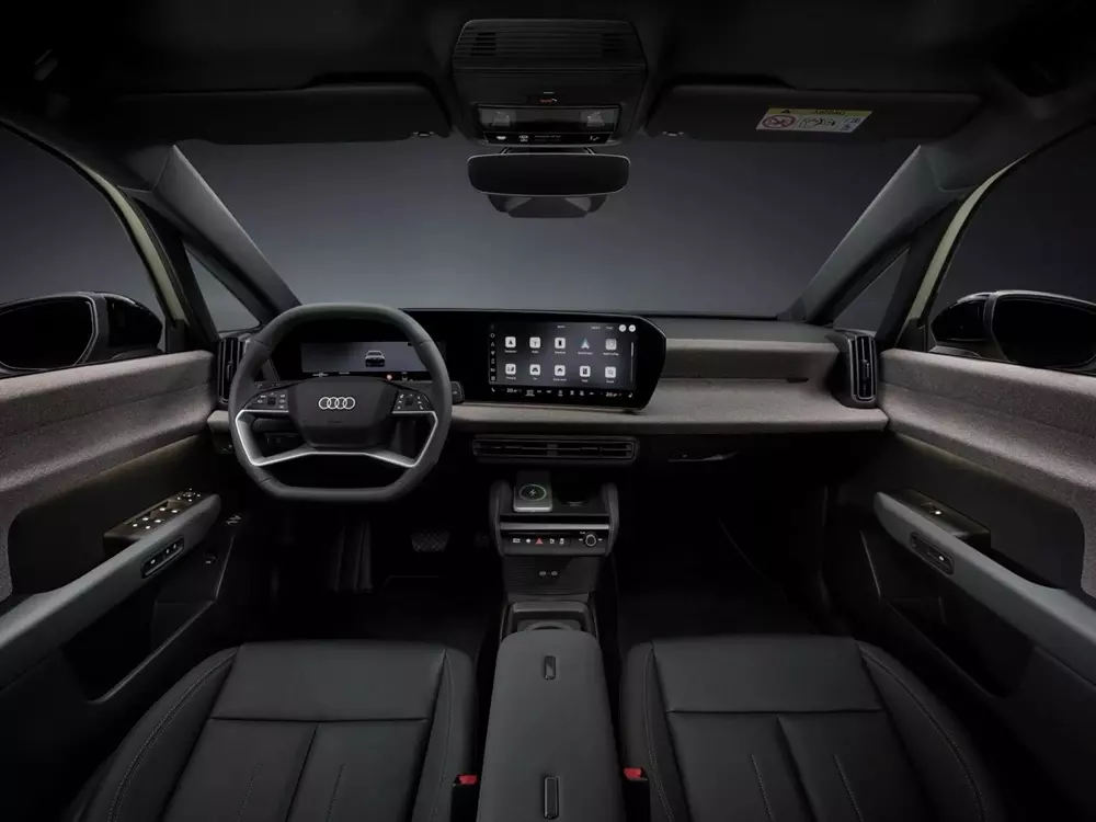 audi-a2-e-tron-6-b0e4 Audi A2 được hồi sinh dưới dạng SUV điện cỡ nhỏ với thiết kế chau truốt và nội thất thông minh - Ảnh 5.