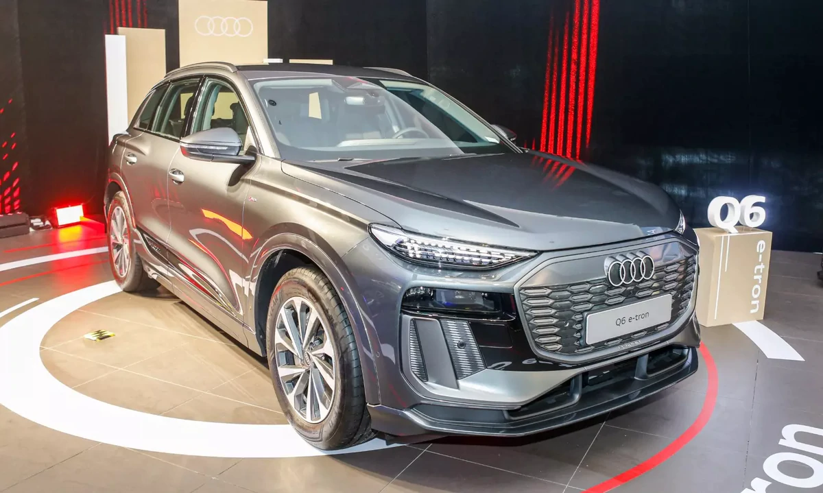 Giá xe Audi Q6 e-tron kèm ưu đãi mới nhất tháng