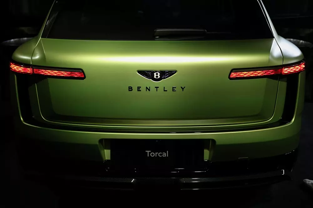 Bentley Torcal sở hữu đèn hậu thanh mảnh