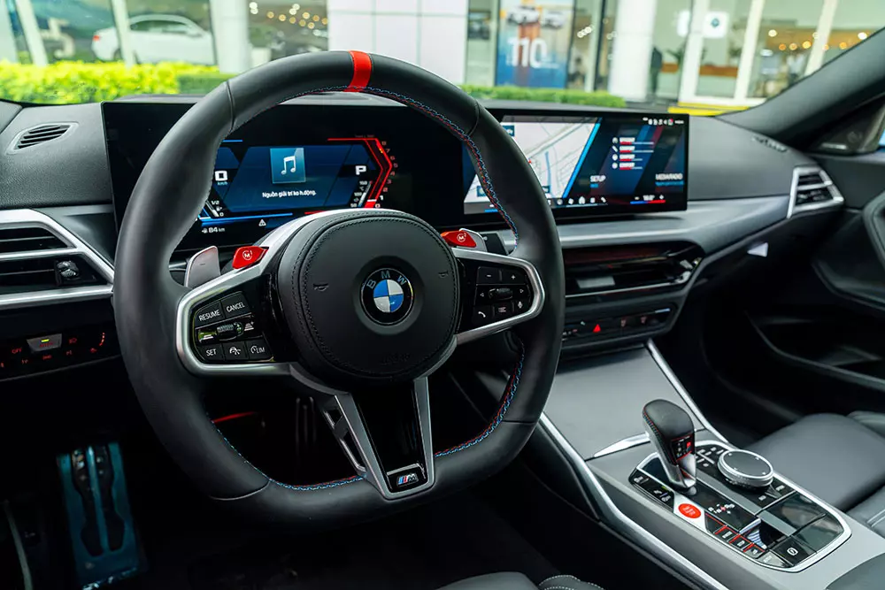 Khoang lái của BMW M2