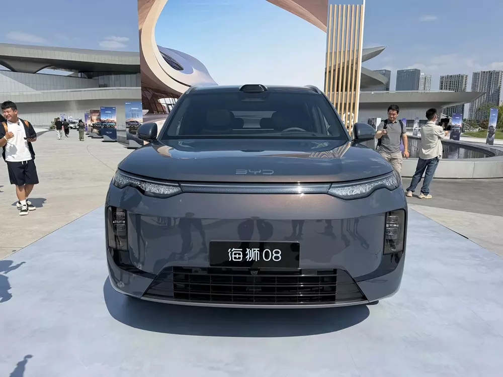 byd-sealion-08-4-44e7 Ngắm hình ảnh "bằng xương, bằng thịt" của BYD Sealion 08 - SUV cỡ lớn mới được bán ra thị trường - Ảnh 3.