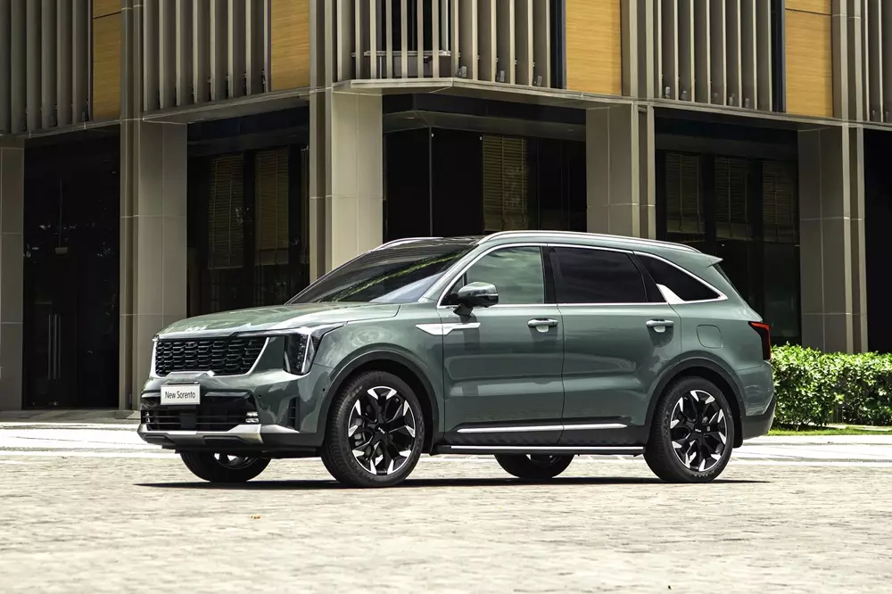 doanh-so-suv-hang-d-thang-8-2026-kia-sorento-aeed Kia Sorento