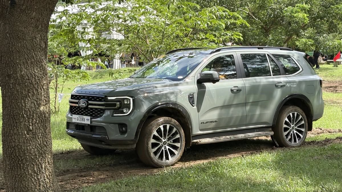 Ford Everest Platinum 4.jpg Ford Everest Platinum 4.jpg