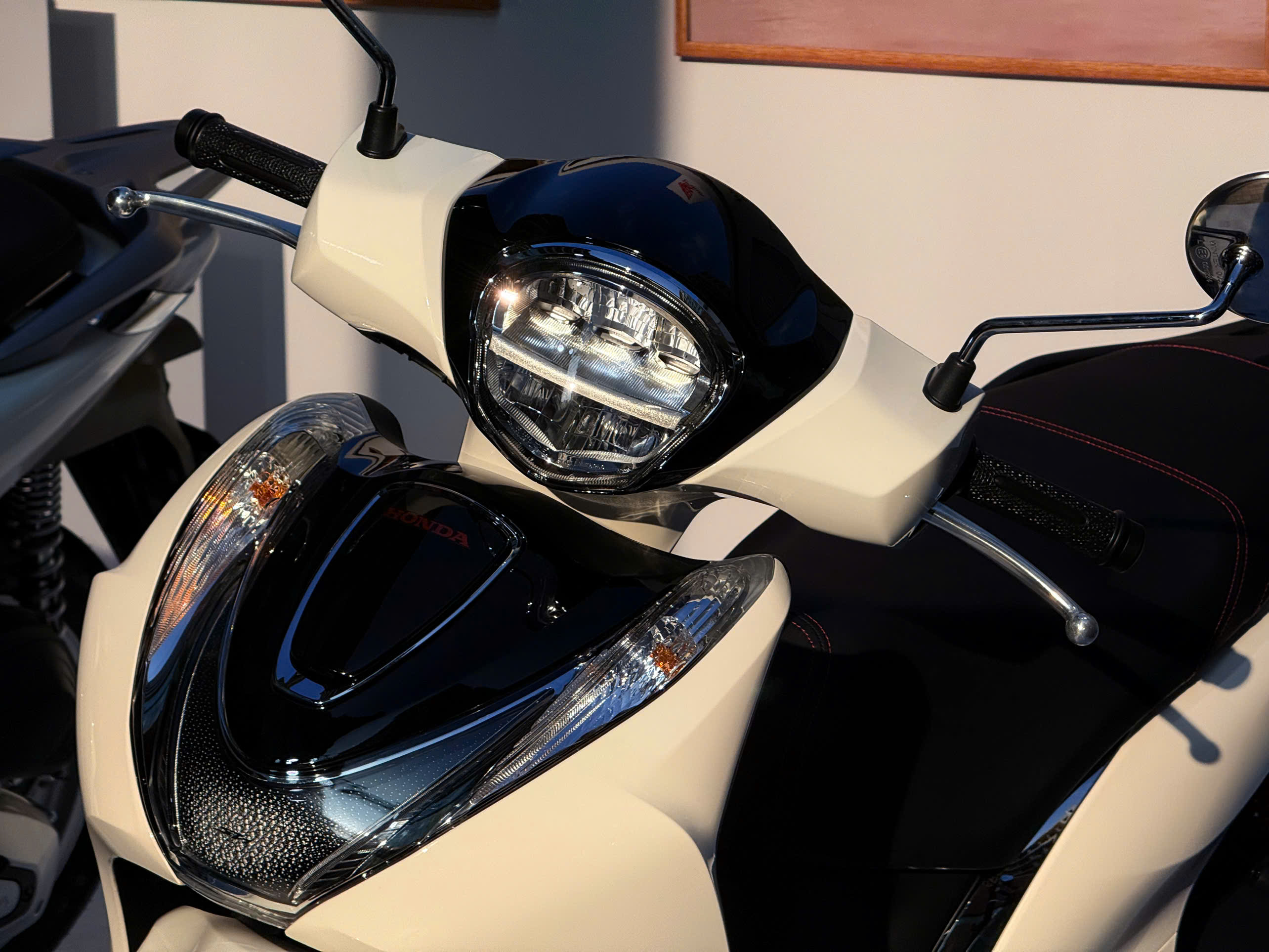 Honda SH Mode 5.jpg Honda SH Mode 5.jpg
