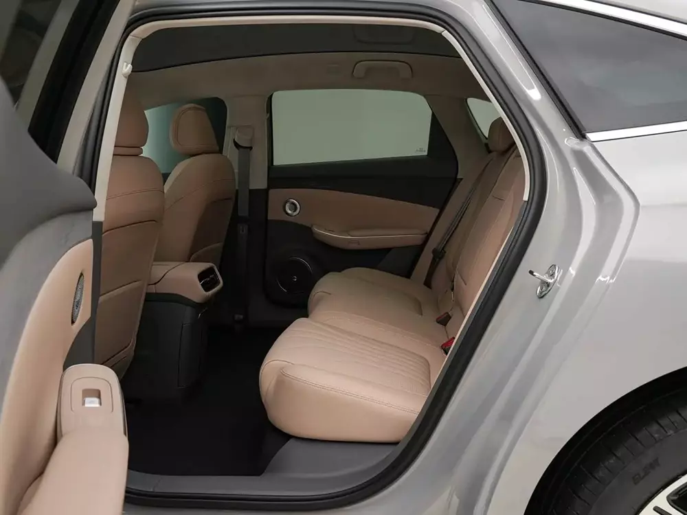 Hongqi H7 thế hệ mới chính thức trình làng, chạy 240 km không tốn xăng - Ảnh 7.
