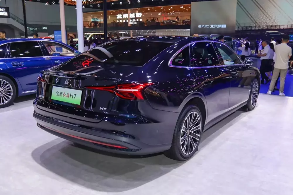 Hongqi H7 thế hệ mới chính thức trình làng, chạy 240 km không tốn xăng - Ảnh 8.