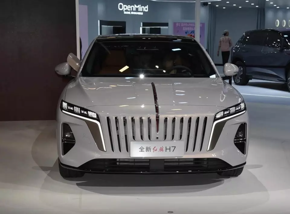 Hongqi H7 thế hệ mới chính thức trình làng, chạy 240 km không tốn xăng - Ảnh 2.