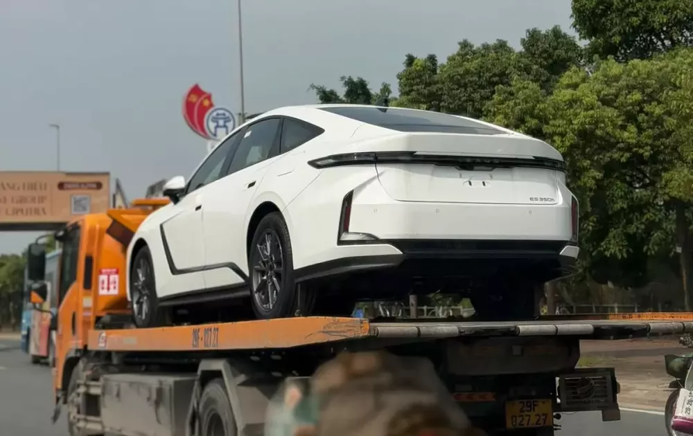 lexus-es-2-9ed2-1 Chiếc Lexus ES 2027 này thuộc bản 350h
