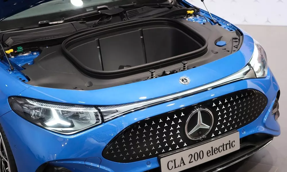 mercedes-cla-200-electric-6-705b Mercedes-Benz CLA 200 Electric được trang bị cốp chứa đồ phía trước