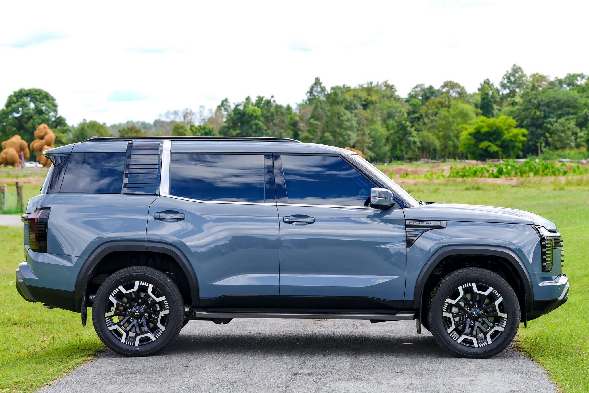 Mitsubishi Pajero GSR 2WD 8.jpg Mitsubishi Pajero GSR 2WD 8.jpg