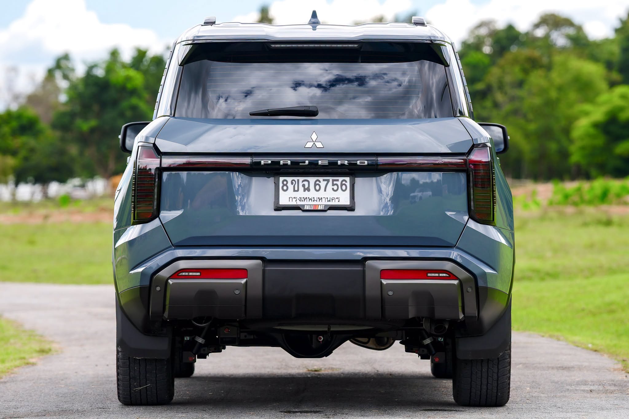 Mitsubishi Pajero GSR 2WD 13.jpg Mitsubishi Pajero GSR 2WD 13.jpg