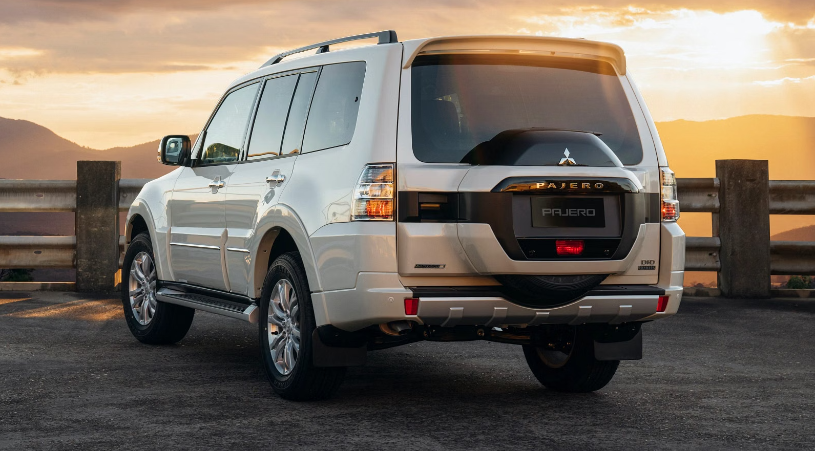 Mitsubishi Pajero -a1.png Mitsubishi Pajero -a1.png
