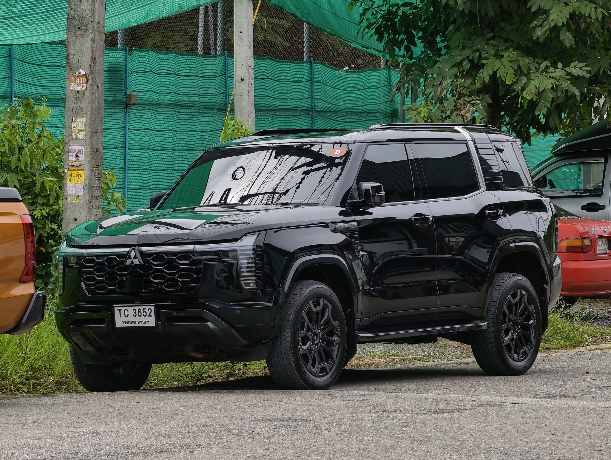 Mitsubishi Pajero 2027 -a1.jpg Mitsubishi Pajero 2027 -a1.jpg