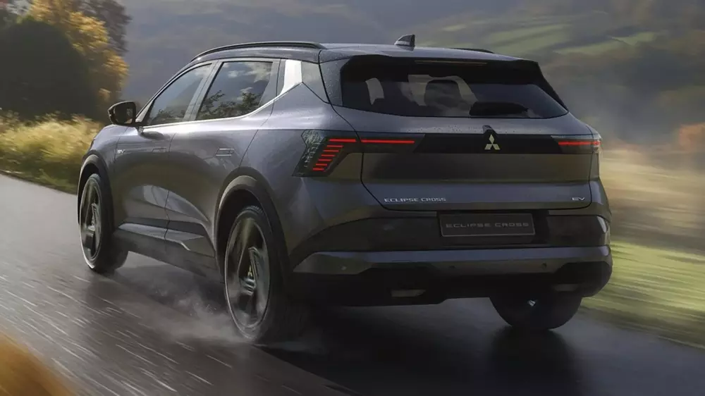 mitsubishi-eclipse-cross-ev-1-7ccc Mitsubishi Eclipse Cross EV mới bán được 1 năm đã giảm giá bán, thêm bản mới - Ảnh 2.