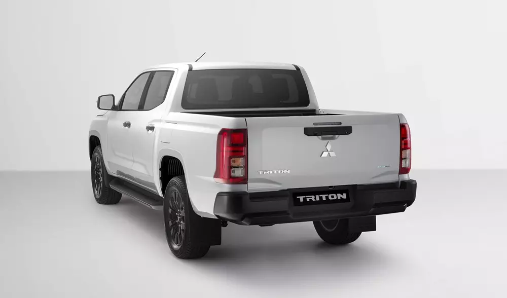 mitsubishi-triton-4wd-at-premium-1-db17 Mitsubishi Triton tại Việt Nam có thêm phiên bản 4WD AT Premium mới, giá từ 782 triệu đồng - Ảnh 3.