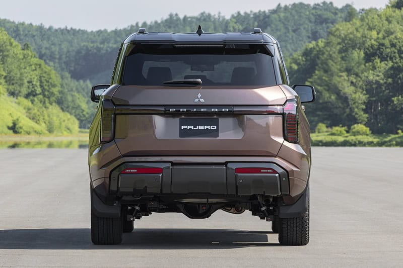 Mitsubishi_PAJERO_official_028.jpg Mitsubishi_PAJERO_official_028.jpg