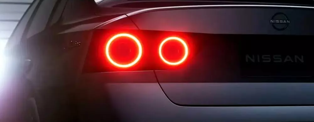 nissan-skyline-2-fe8d Nissan Skyline thế hệ mới sở hữu thiết kế đèn hậu tròn theo phong cách GT-R