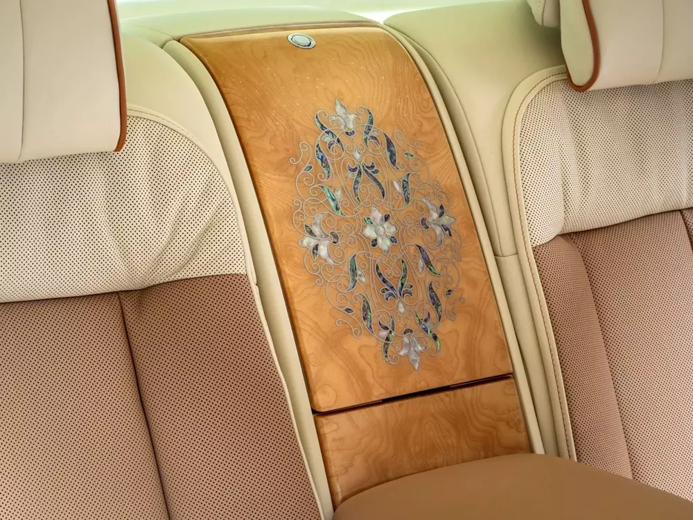 rolls-royce-phantom-hummingbird-4-de6d Ra mắt Rolls-Royce Phantom Hummingbird độc nhất vô nhị với những chi tiết khảm vỏ bào ngư - Ảnh 3.