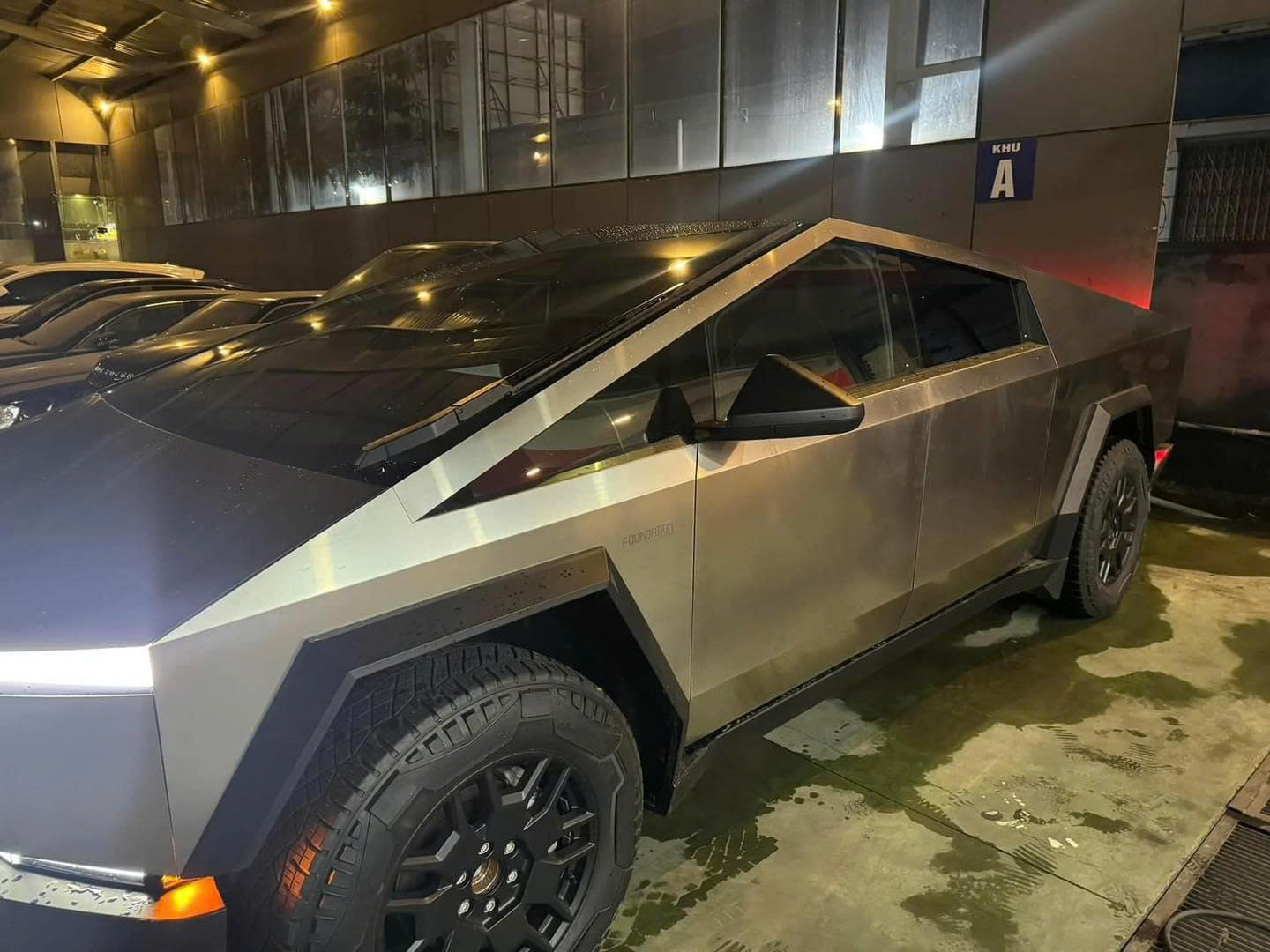 Tesla (3).jpg Tesla (3).jpg