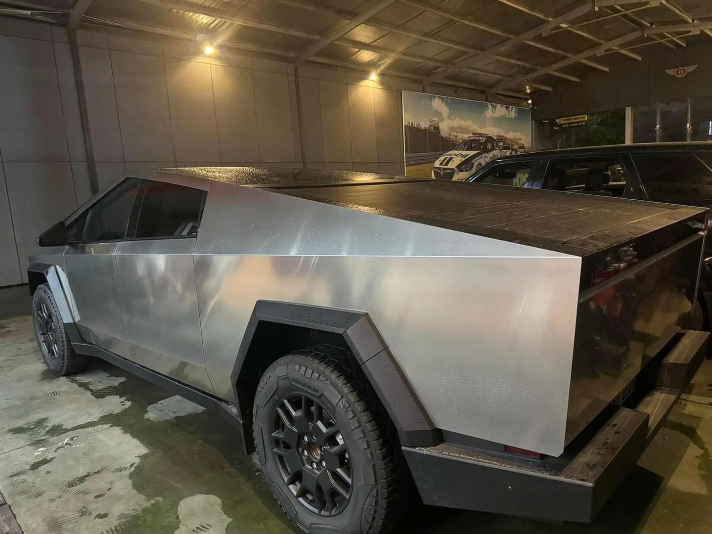 Tesla (2).jpg Tesla (2).jpg