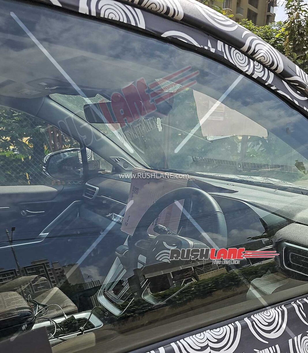 toyota-innova-hycross-facelift-hybrid-interiors-spied-5-1068x1224.jpg toyota-innova-hycross-facelift-hybrid-interiors-spied-5-1068x1224.jpg