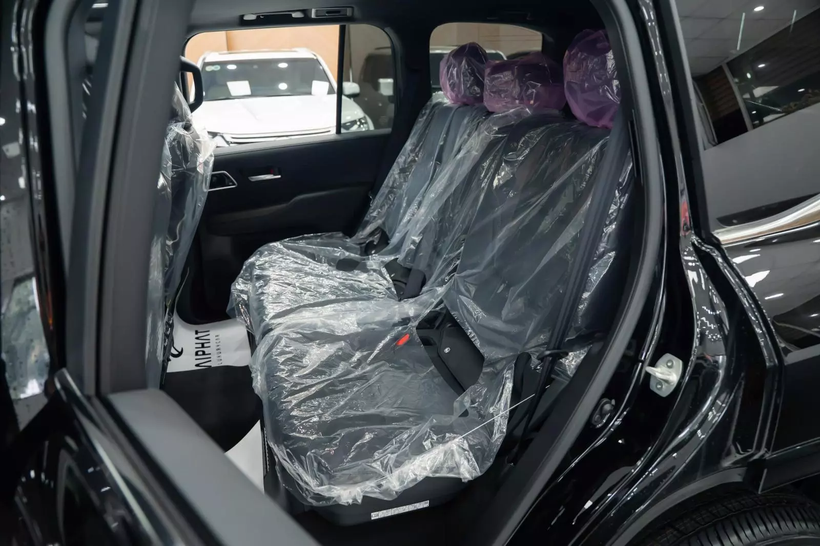 toyota-land-cruiser-hev9-f672 Soi cận từng góc "quái thú" Toyota Land Cruiser HEV giá 4,71 tỷ đồng tại đại lý - Ảnh 10.