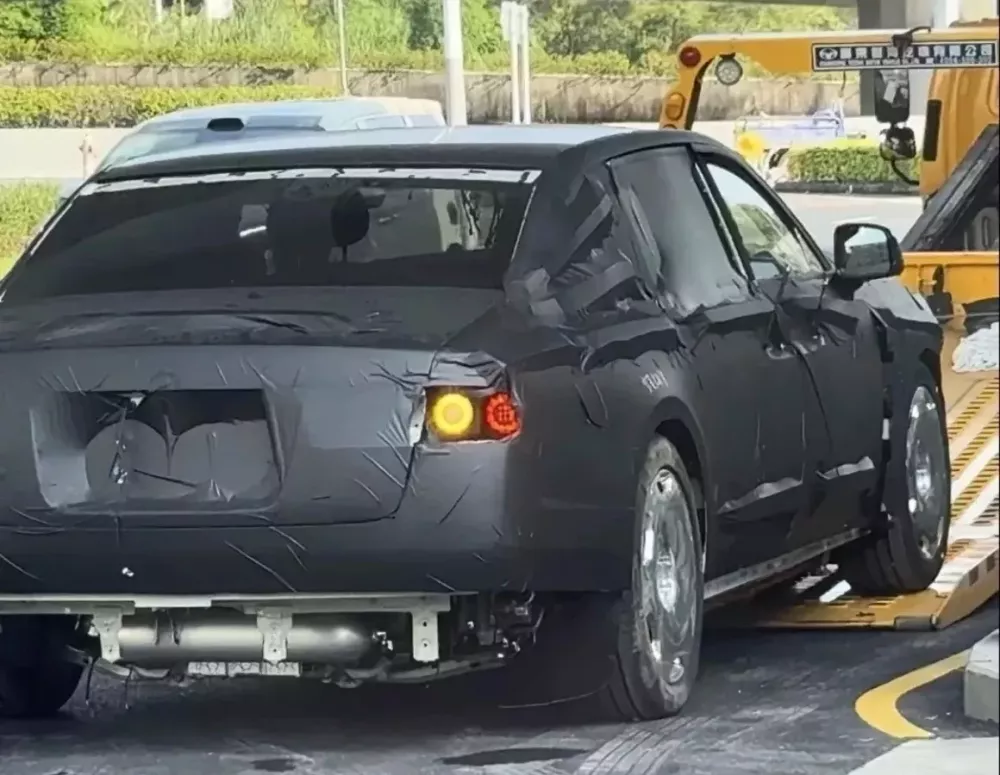 yangwang-48c0 Lộ diện cặp đôi xe siêu sang của BYD, cạnh tranh với Rolls-Royce Phantom và Cullinan - Ảnh 1.