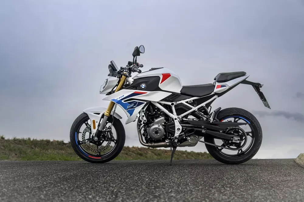 bmw-f-450-r-4-6a90 Vén màn BMW F 450 R - xe naked bike thể thao dành cho đường phố mới - Ảnh 2.