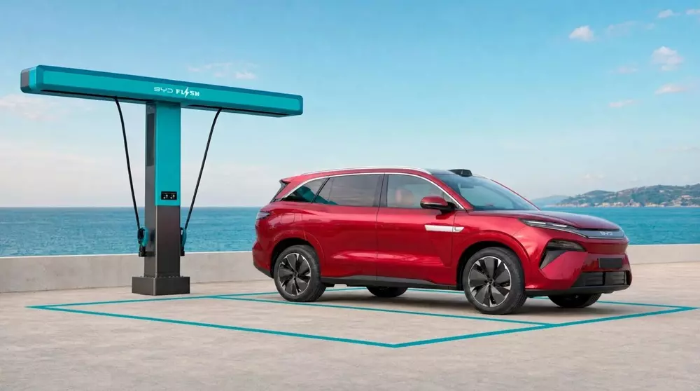 BYD Atto 8 sở hữu khả năng sạc ấn tượng