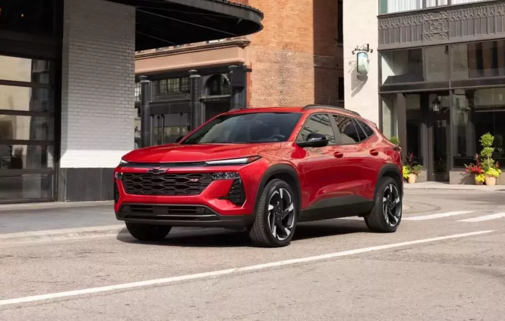 chevrolet-trax-2027-1-0bba Chevrolet bổ sung công nghệ AI và trang bị tiêu chuẩn mới cho hai mẫu SUV rẻ nhất của mình - Ảnh 1.