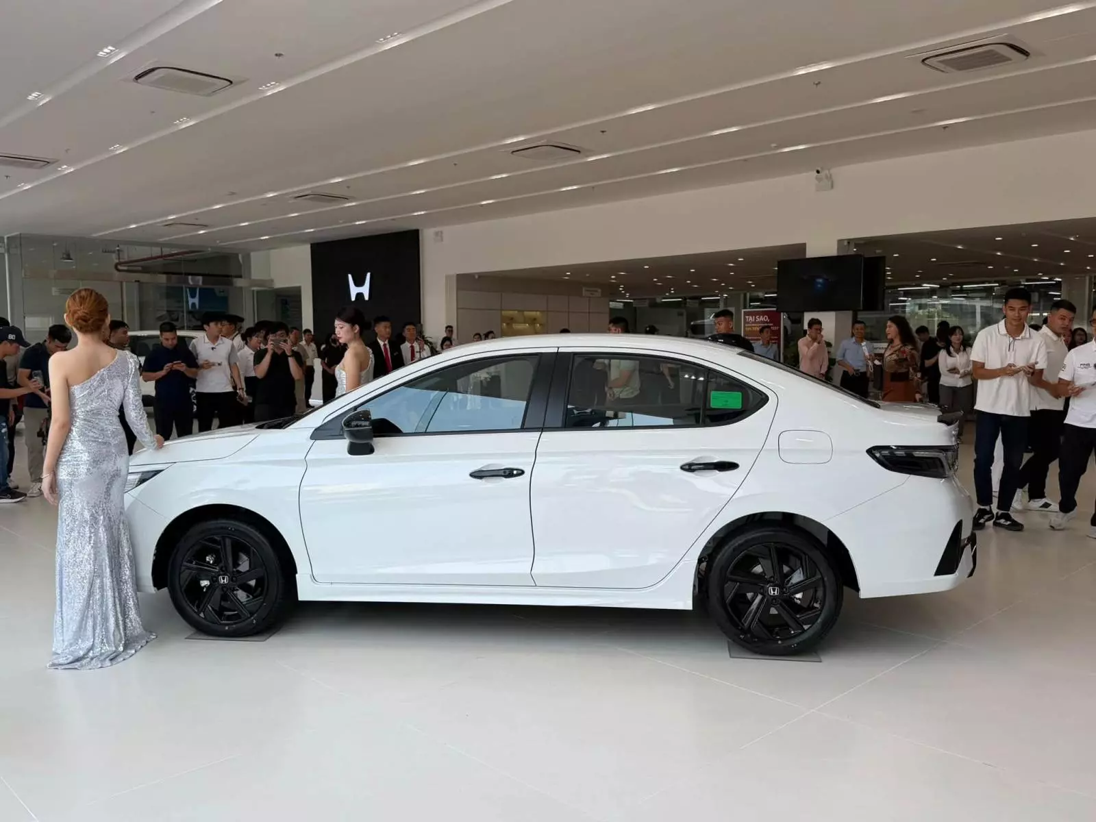 city2-097e Honda City mới tại Việt Nam: 2 phiên bản, giá từ 539 triệu đồng - Ảnh 3.