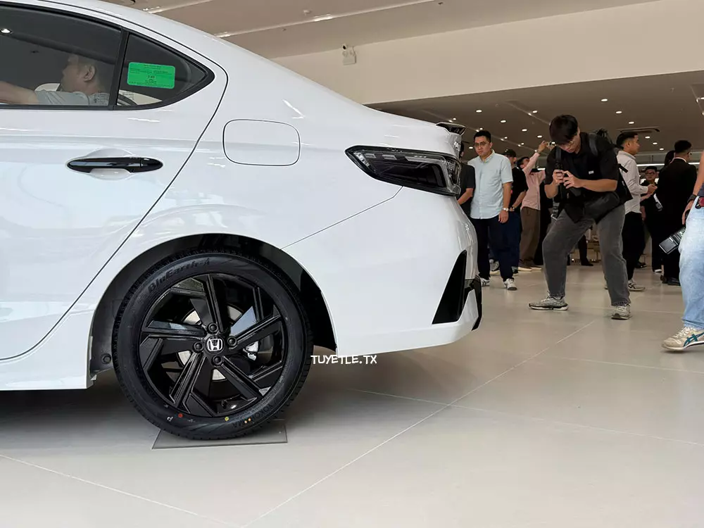 honda-city-2027-6-e838 Honda City 2027 chính thức ra mắt Việt Nam, chỉ còn 2 phiên bản, giá từ 539 triệu đồng - Ảnh 3.