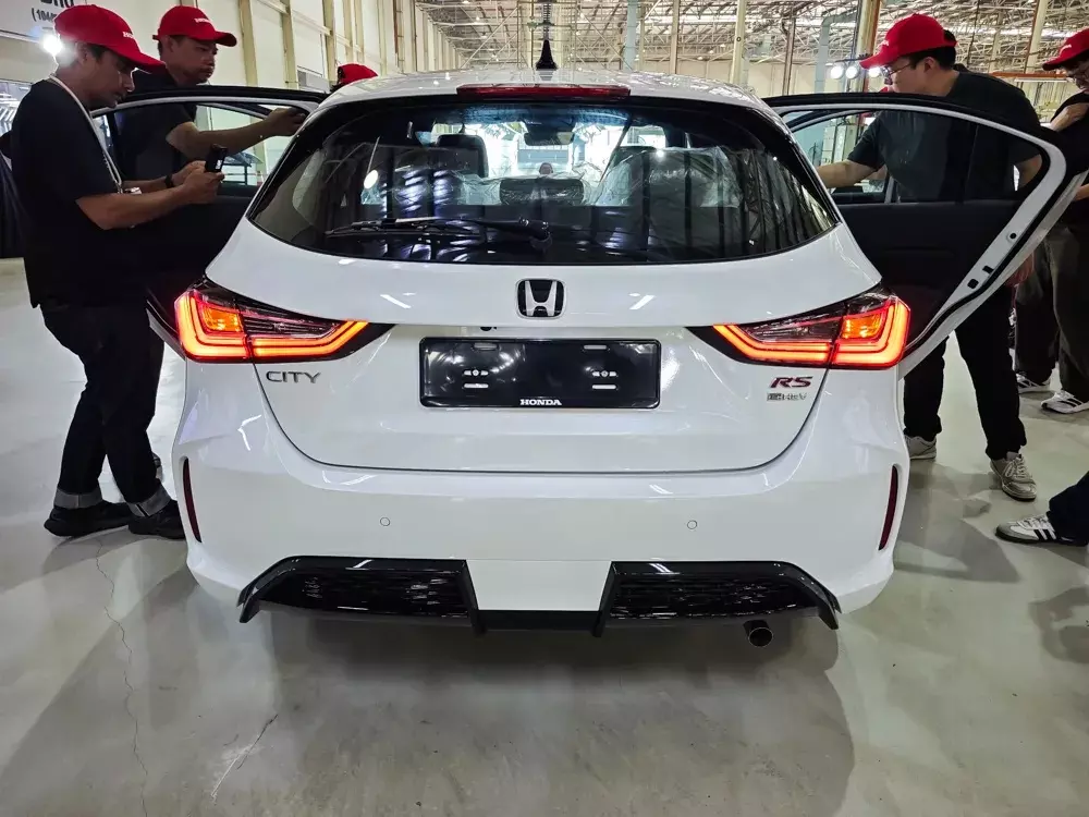 honda-city-hatchback-2026-5-c4ba Honda City Hatchback 2026 chính thức ra mắt với giá cao hơn phiên bản sedan, trang bị tương tự - Ảnh 4.
