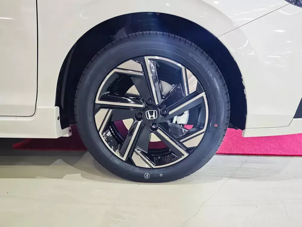 honda-city-hatchback-2026-6-2d16 Honda City Hatchback 2026 chính thức ra mắt với giá cao hơn phiên bản sedan, trang bị tương tự - Ảnh 5.