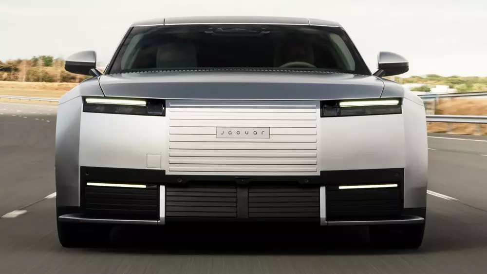 Jaguar Type 01 sở hữu thiết kế đầu xe tối giản